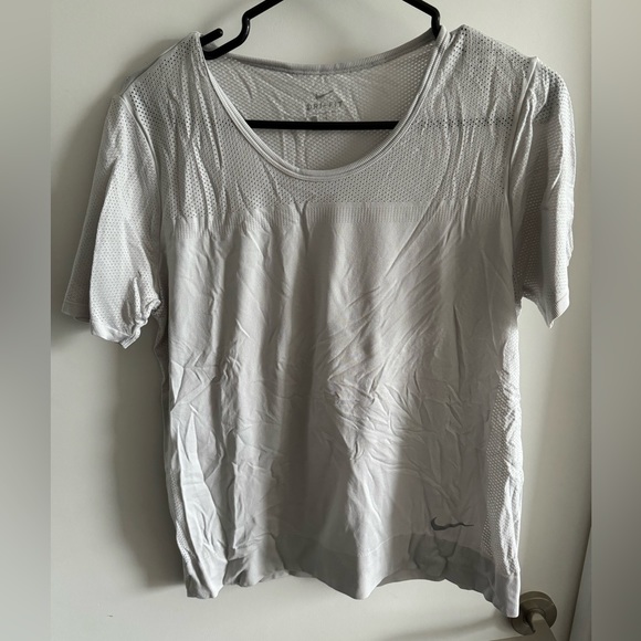 Nike Workout Shirt - Picture 1 of 6